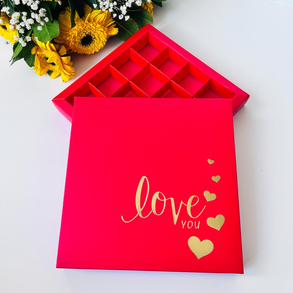 16 Bölmeli Bonbon Çikolata Kutusu Gold Yaldız-Love — galeri görseli