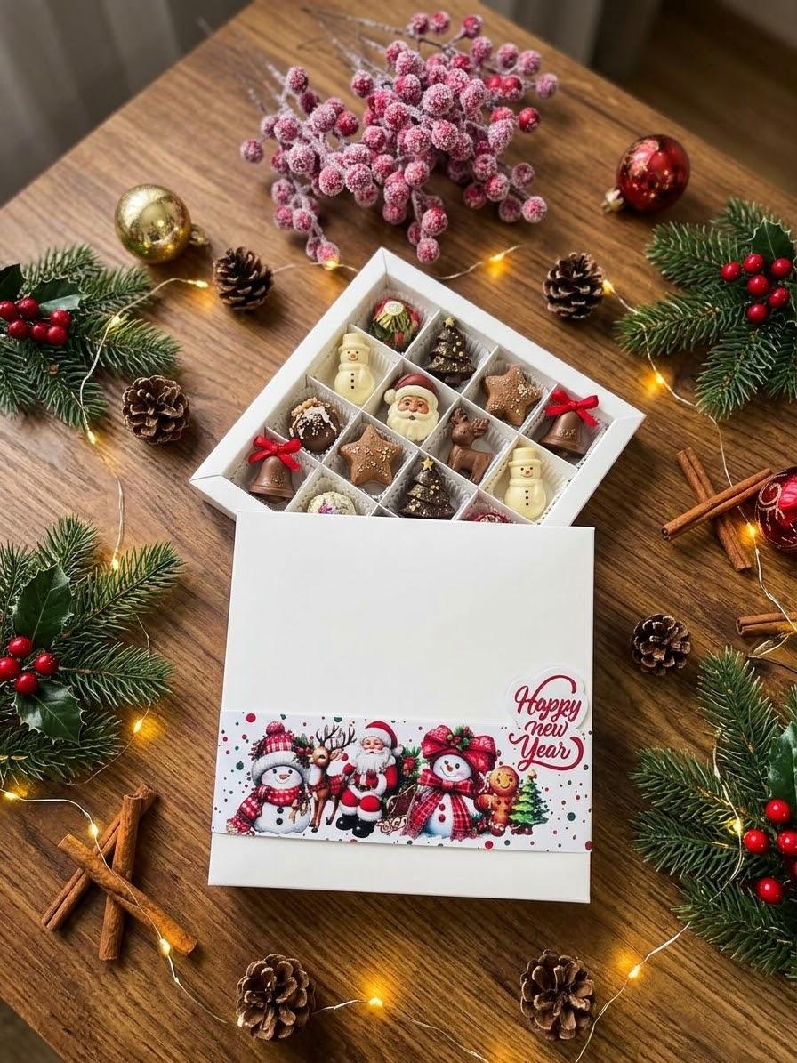 16 Bölmeli Bonbon Çikolata Kutusu-Yılbaşı Şeritli Kardan Adam — ürün görseli