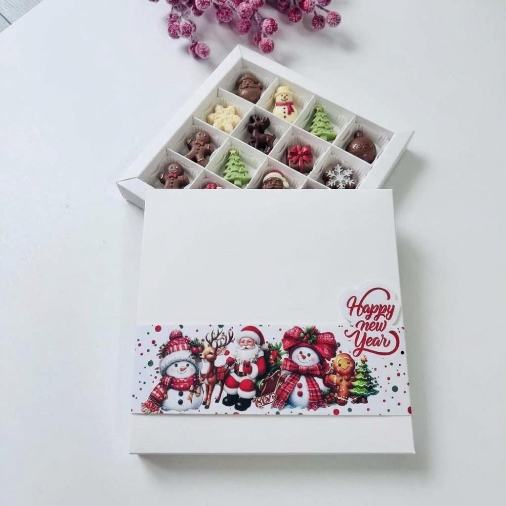 16 Bölmeli Bonbon Çikolata Kutusu-Yılbaşı Şeritli Kardan Adam — galeri görseli