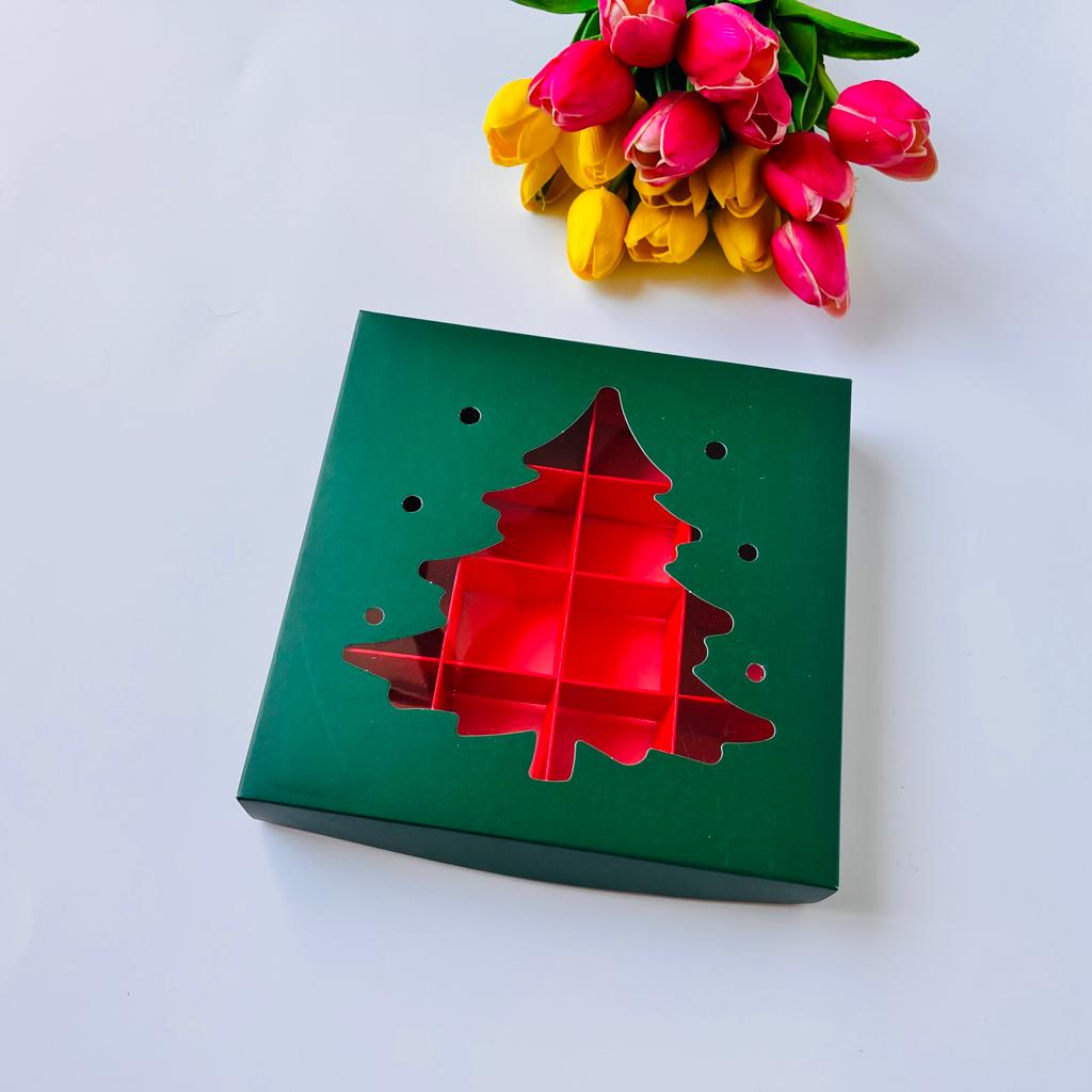 16 Bölmeli Çam Ağacı Tasarım Bonbon Çikolata Kutusu (yeşil-kırmızı) — galeri görseli