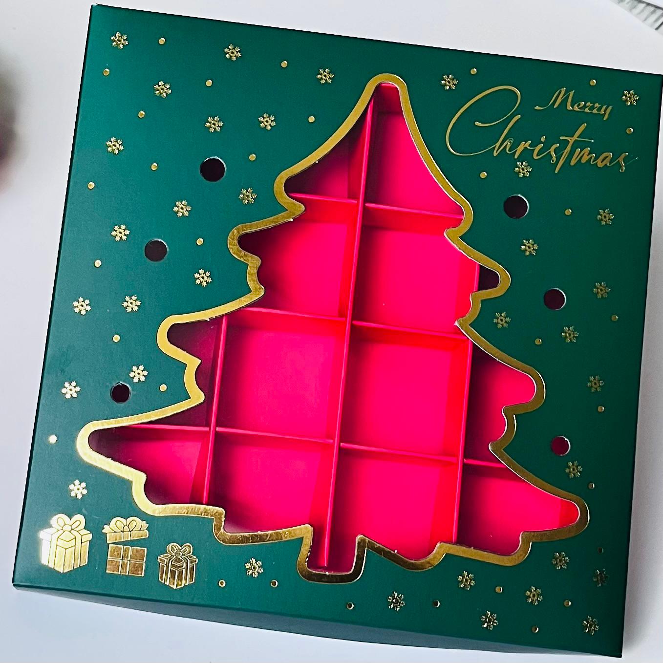 16 Bölmeli Çam Ağacı Tasarım Çikolata Kutusu-Merry Christmas — galeri görseli