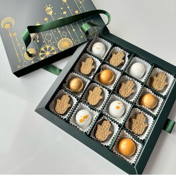 16 Bölmeli Çanta Model Çikolata Kutusu Gold Yaldız Ramazan Temalı — galeri görseli
