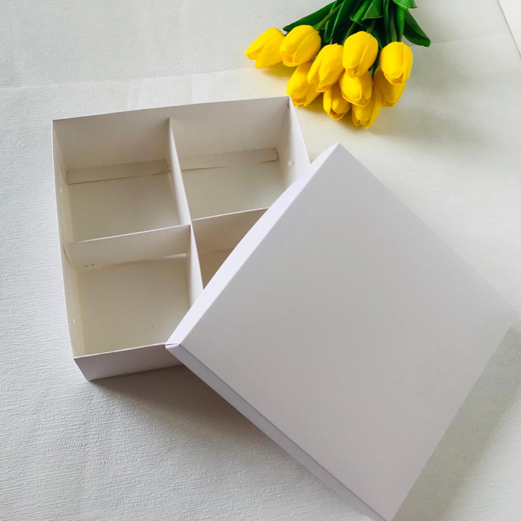21x21x8 Karton Kutu 4 Bölmeli — ürün görseli