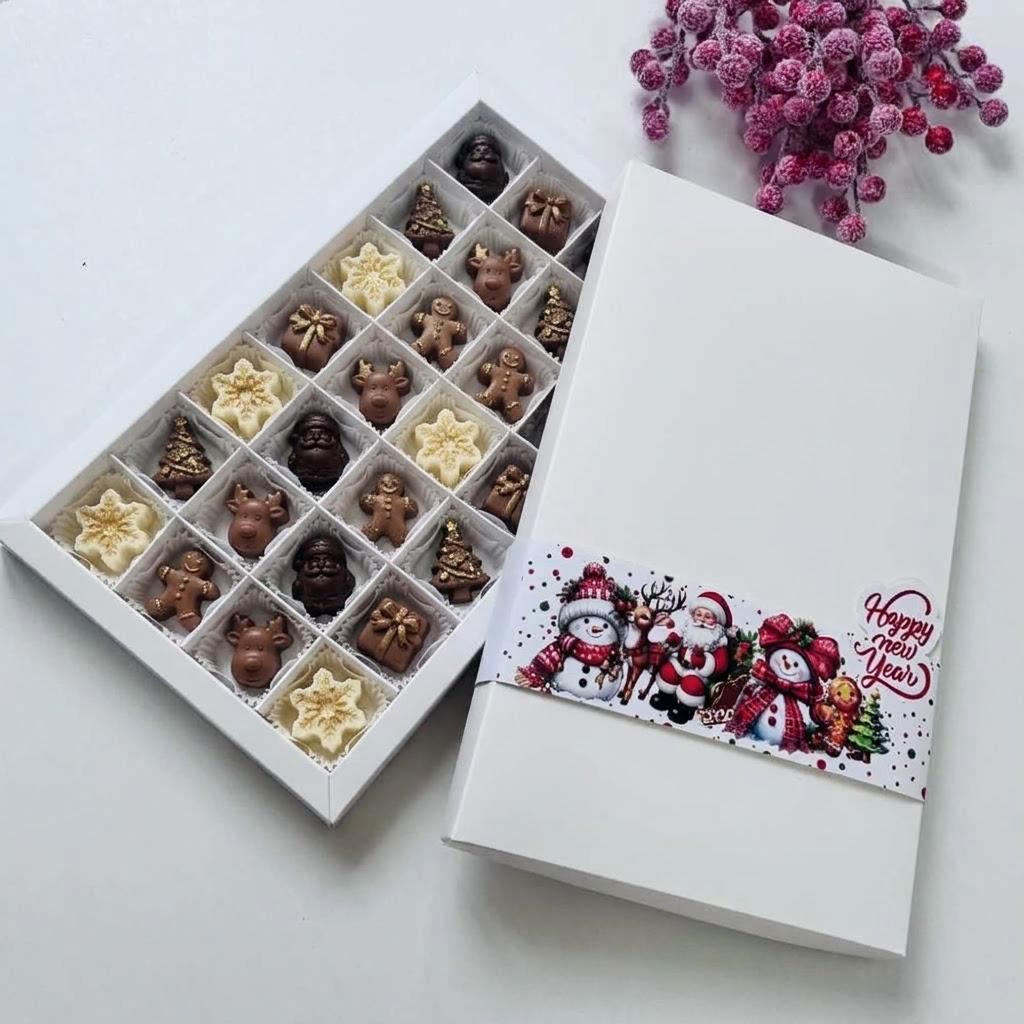 28 Bölmeli Bonbon Çikolata Kutusu - Yılbaşı Şeritli Kardan Adam — galeri görseli