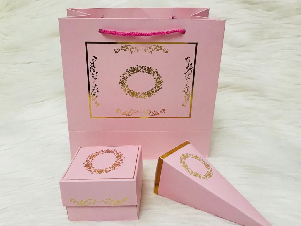 Karton Çanta Pembe Gold Yaldız Desen — galeri görseli