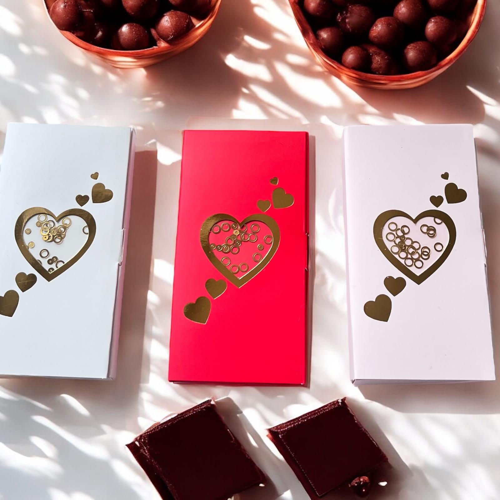 Tablet Çikolata Kutusu Gold Yaldız Love — galeri görseli